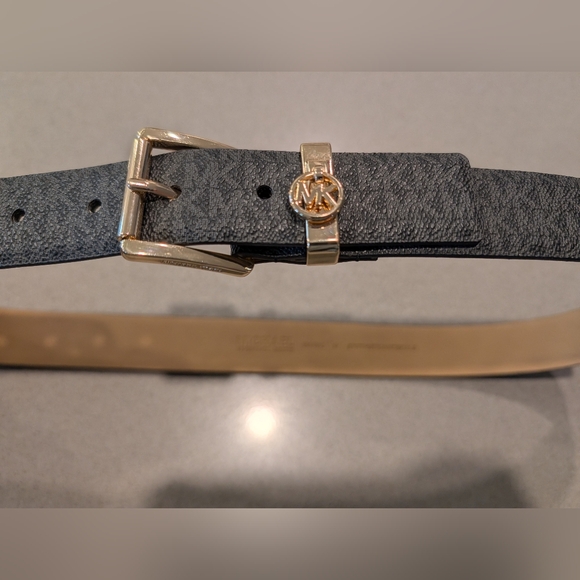Michael Kors Women's Belt in Black with Gold Buckle - Picture 2 of 13